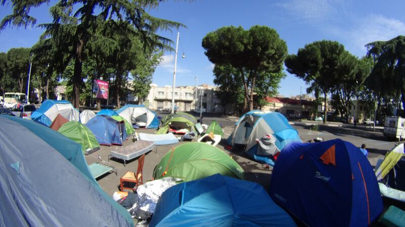 Emergenza profughi a Roma: in centinaia accampati in via Tiburtina 1