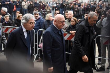 Amici, tifosi e persone comuni salutano il grande Cesare Maldini 13