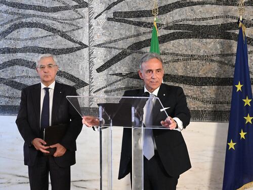 "Mettete in pericolo il mondo". "Sul voto andiamo avanti". Alta tensione tra Italia e Russia