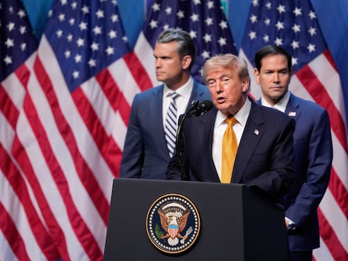 Donald adesso è a un bivio: se non esce dall'impasse rischia una guerra infinita (che ha promesso di evitare)