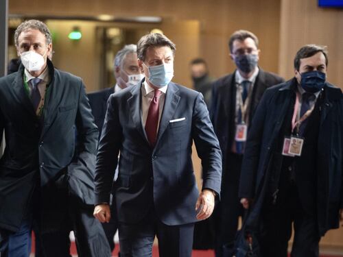 "Qui c'è un problema cronico...". I ministri in rivolta contro Conte
