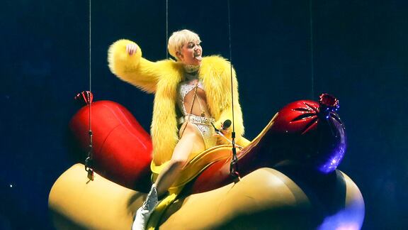 Scandali, trasgressioni, choc. Le popstar battono gli artisti