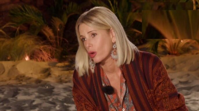 "Anche a me è capitato": la confessione della Marcuzzi durante il falò