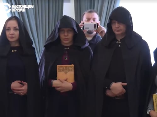 Riti magici, streghe e sortilegi: spunta pure una guerra "esoterica" tra Russia e Ucraina