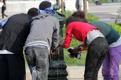 La farsa di Pisapia: immigrati sgomberati ​fuori dalla stazione 2