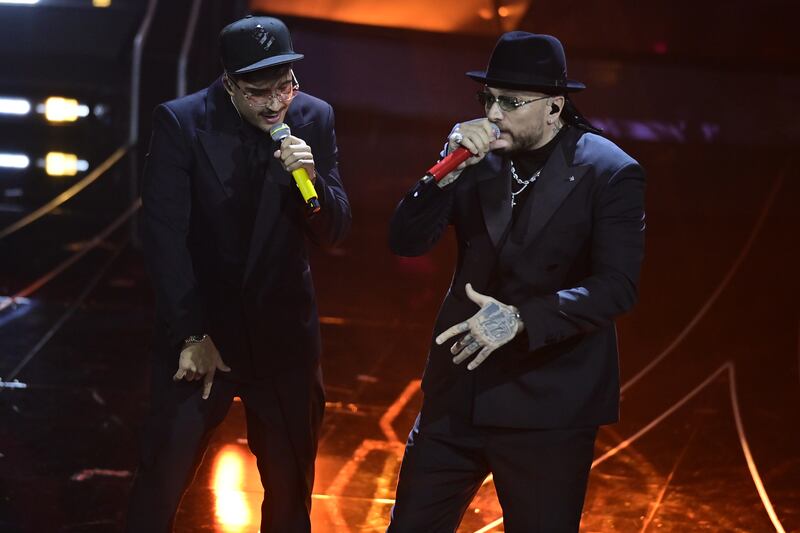 Sanremo 2024: ecco il look della quarta serata del Festival di Geolier 6
