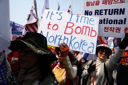 Vertice Kim-Moon, la folla protesta: "Bombardare la Nord Corea" 2