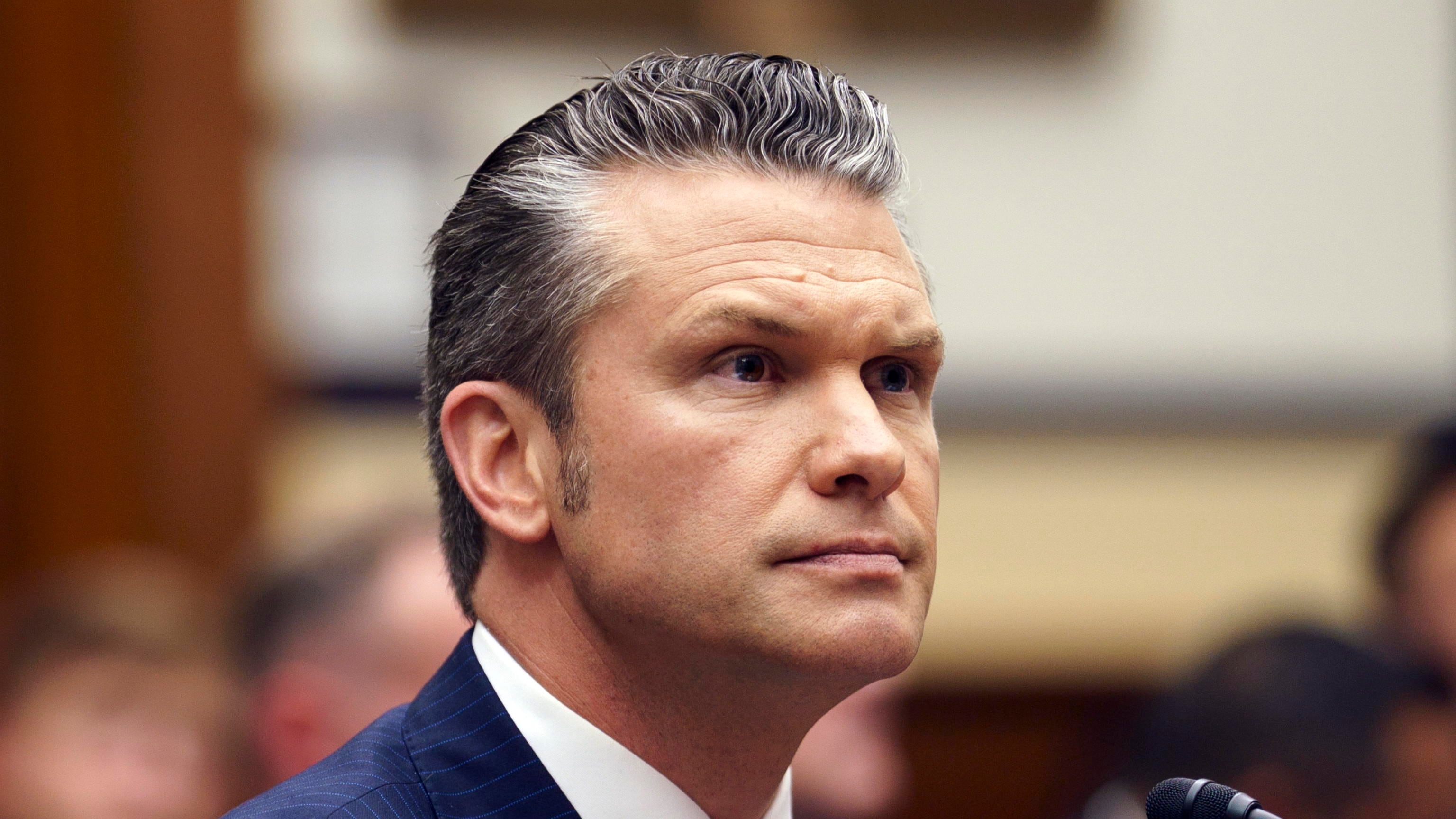 Le bombe sui narcos inguaiano il Pentagono. Ora Hegseth è a rischio