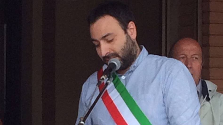 La laurea gratis agli immigrati? "Io do i soldi solo agli italiani"
