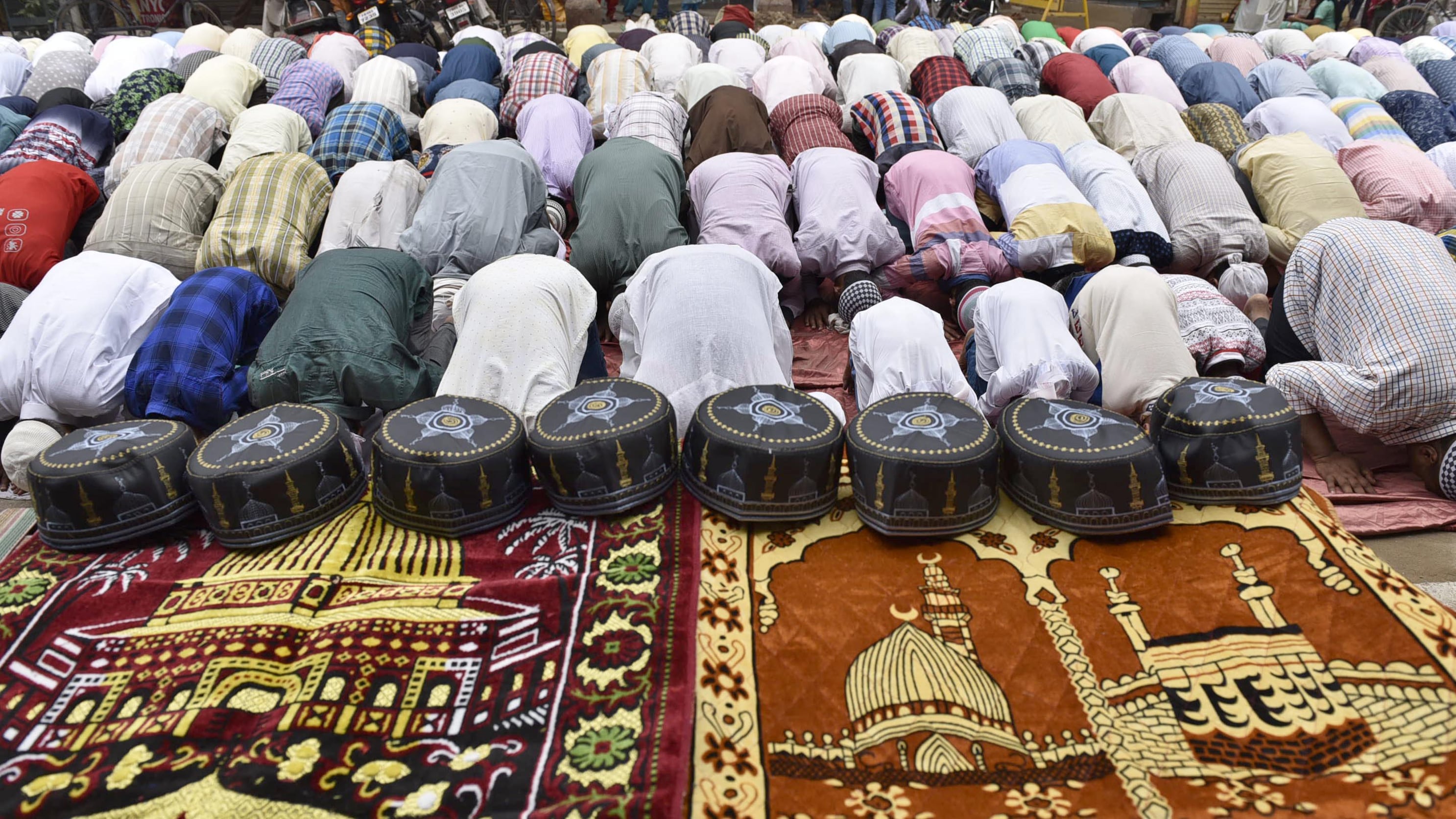 Agli islamici lo sconto del 91%. E il Pd gli "regala pure l'area per la moschea"