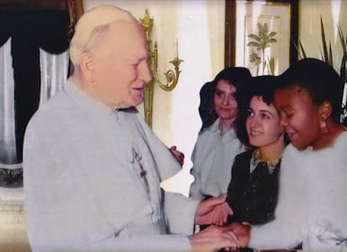 La Kyenge giovane e Giovanni Paolo II 1