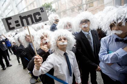 A Toronto centinaia di sosia di Albert Einstein 4