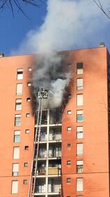 Milano, incendio a Quarto Oggiaro