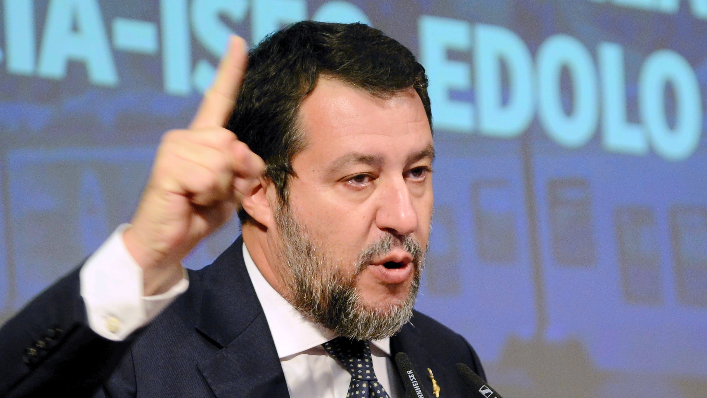 Salvini: "Navalny? I giudici faranno chiarezza". E la Ue: "Non servono indagini"