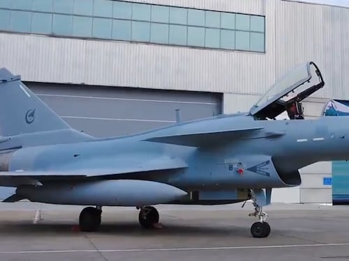 Caccia J-10C e missile PL-17: ecco la combo cinese che scuote l'indo-pacifico
