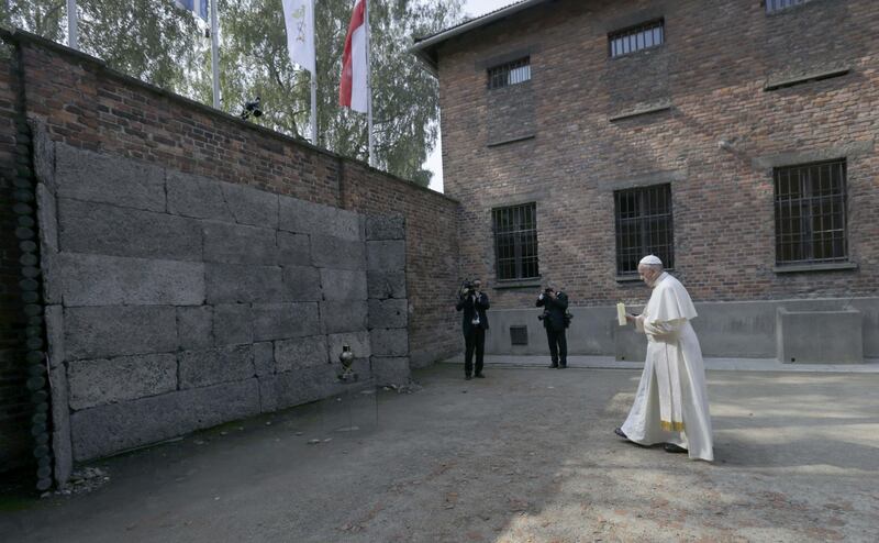 Il Papa in visita ad Auschwitz 17