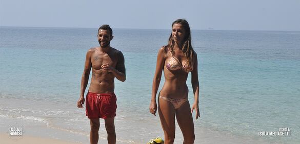 Isola dei Famosi 2016, momenti hot 38