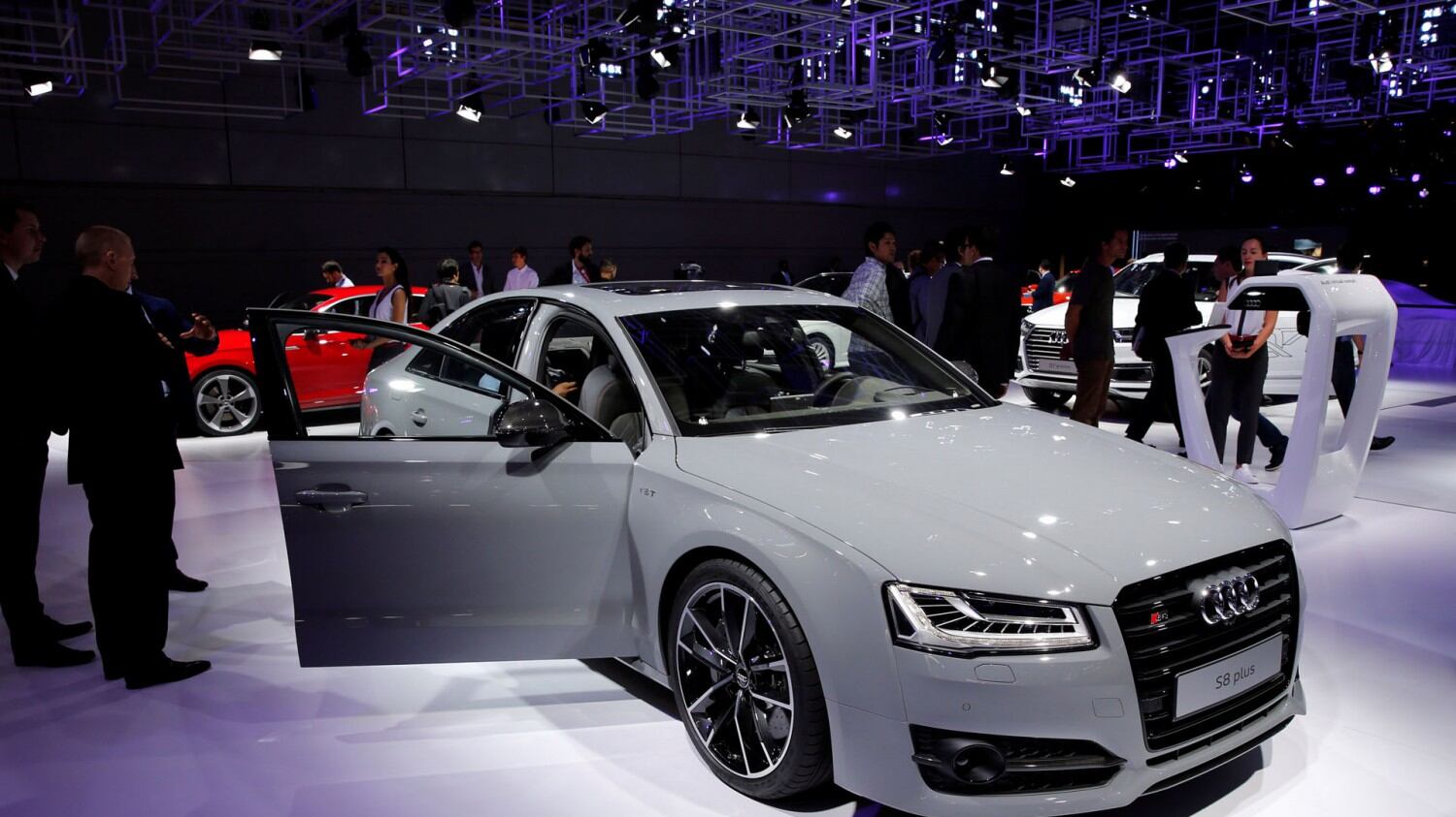 Audi, Bmw e Mercedes-Benz avanti tutta