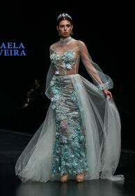 La nuova collezione di abiti da sposa di Micaela Oliveira è super sexy 6
