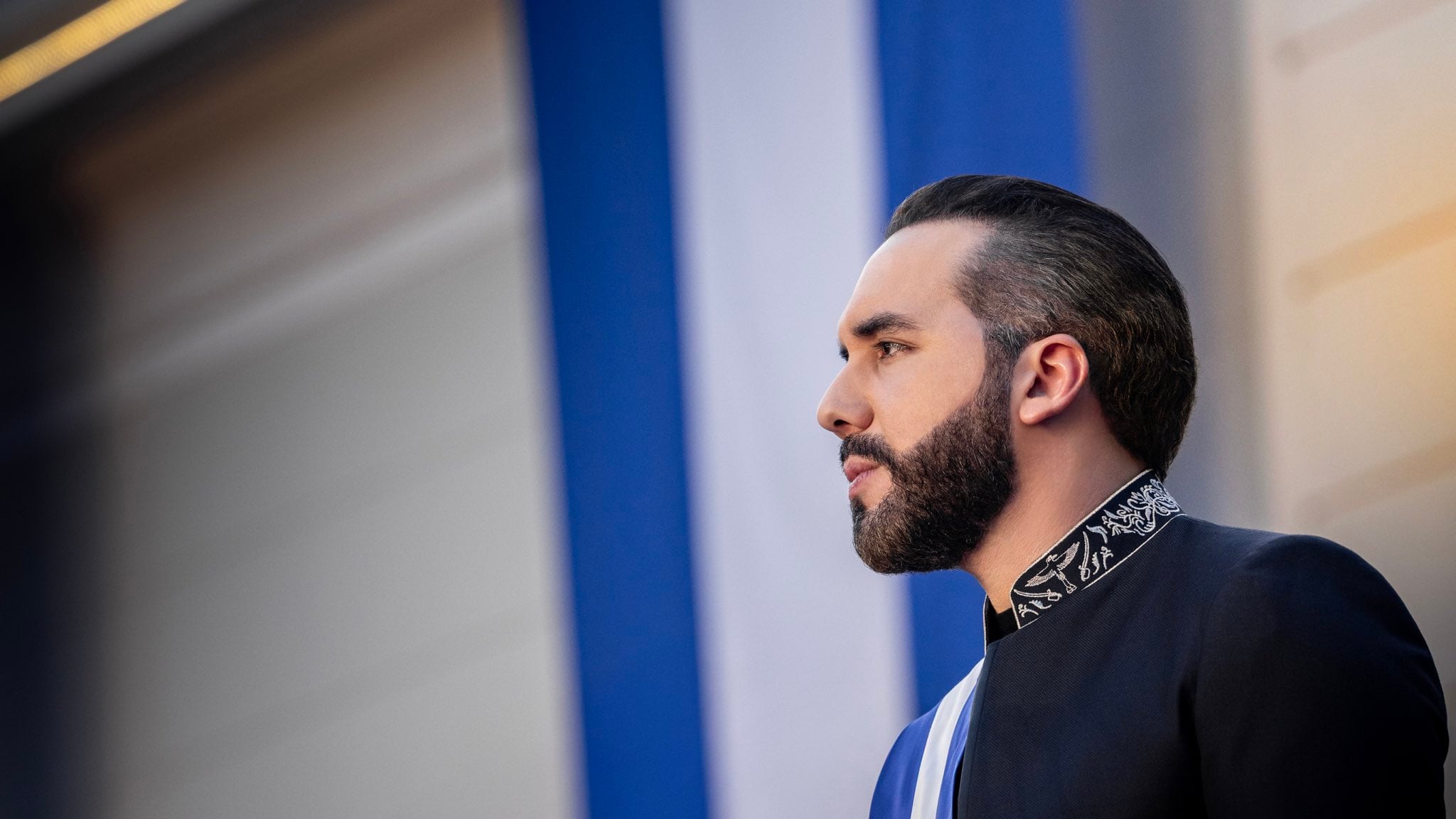 Guerra a gang (e tatuaggi), crypto e Surf City: chi è Nayib Bukele, presidente di El Salvador