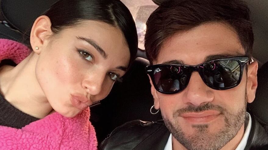 Rebecca Staffelli si sposa. La figlia dello storico inviato di Striscia mostra l’anello sui social