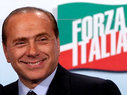 Dalla sedia di Travaglio ai "poveri comunisti": i 6 momenti clou di Berlusconi