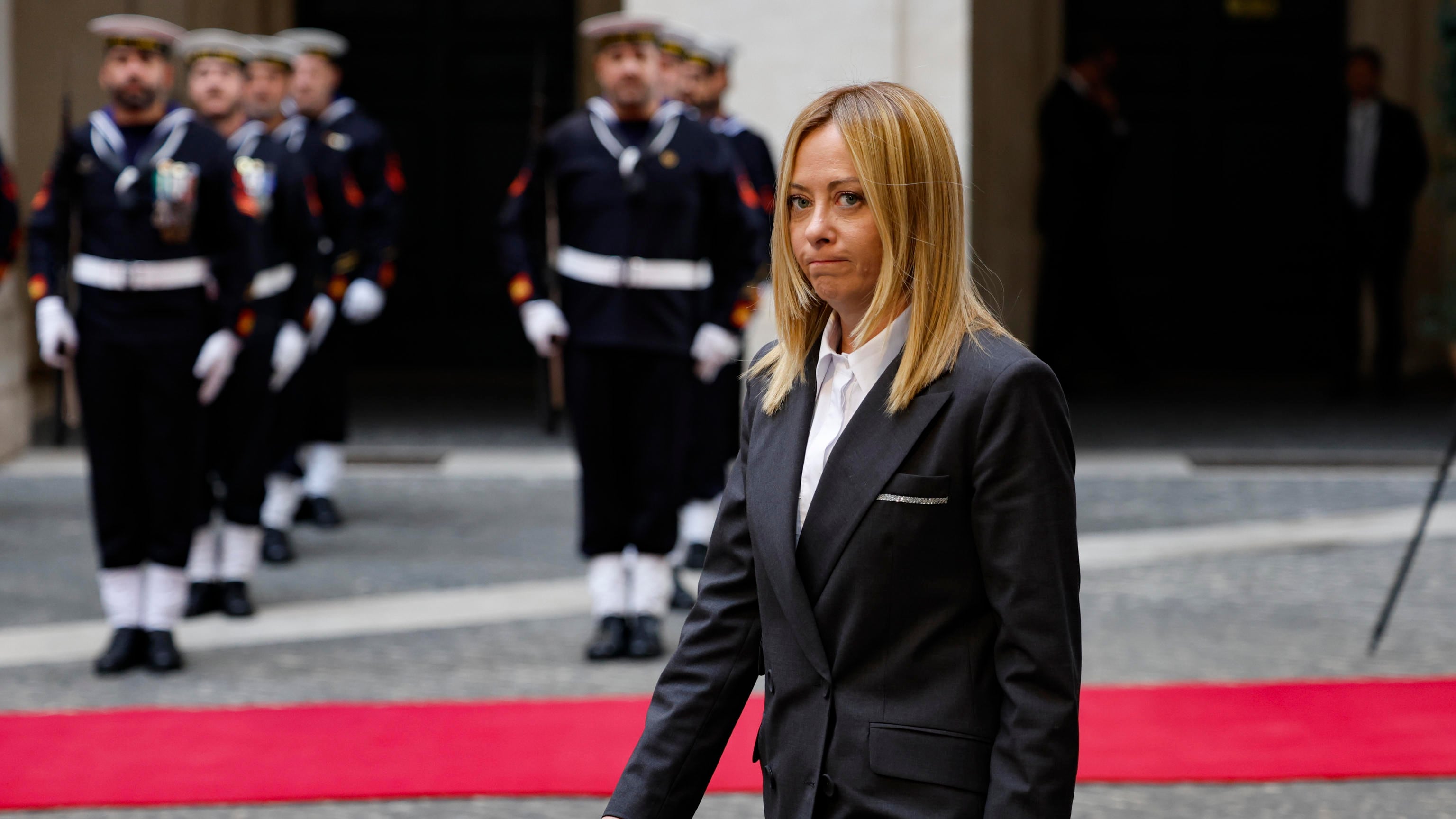 Bruxelles boccia l'assalto della sinistra al governo: delusi Pd e M5s