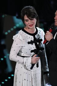 Sanremo 2017, gli outfit sexy della prima serata 38