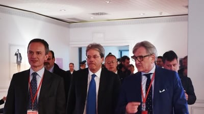 Gentiloni: "Mobile italiano la sfida ora è la Cina"