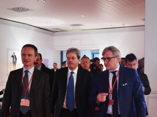 Gentiloni: "Mobile italiano la sfida ora è la Cina"