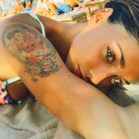 Belen Rodriguez sexy in spiaggia 46