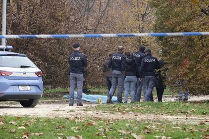 Donna sgozzata al parco: era uscita a portar fuori il cane  5