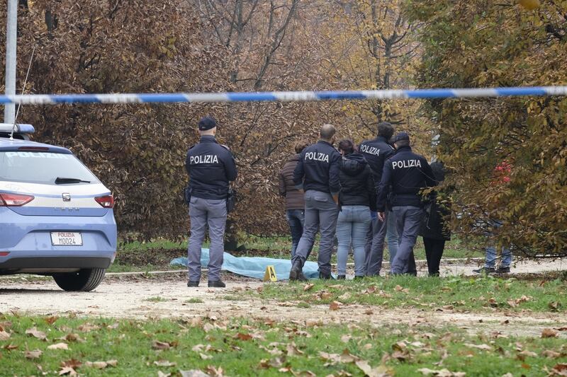 Donna sgozzata al parco: era uscita a portar fuori il cane 5