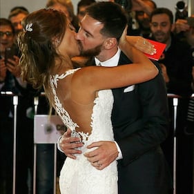 Messi dice sì alla sua Antonella: ecco le foto del lieto evento 6