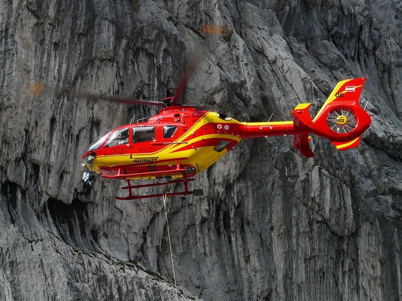 Il 13enne precipita nella scarpata, il papà di un altro scout tenta di salvarlo e muore