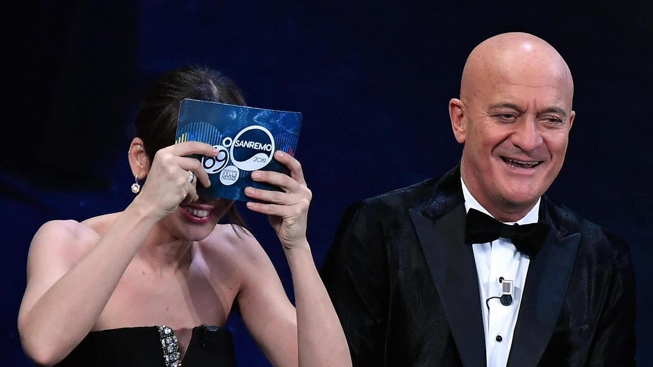 "Aiutini", code, bufale: tutto ciò che non vedete in tv