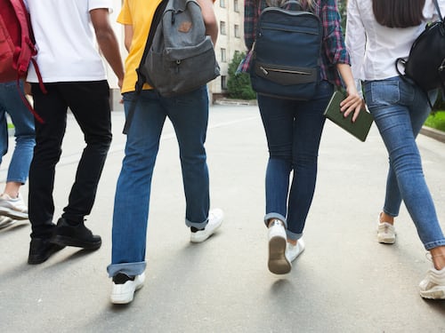 Educazione sessuale in piazza e senza adulti