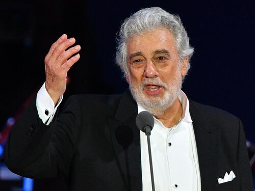 Molestie, Placido Domingo lascia la direzione della Los Angeles Opera