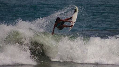 Il mondo del surf piange Luzimara Souza: colpita da un fulmine in acqua