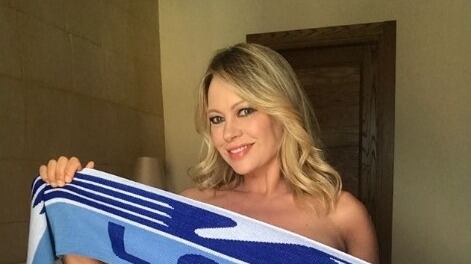 La Lazio vince e Anna Falchi regala un topless: “Beato chi ha scattato”