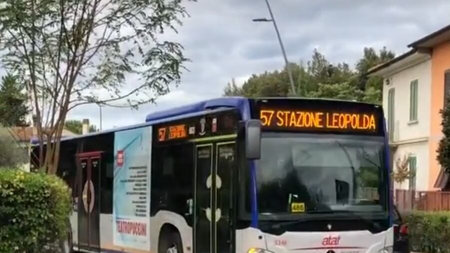 Firenze, gambiano cacciato dal bus attacca agenti e si getta a terra