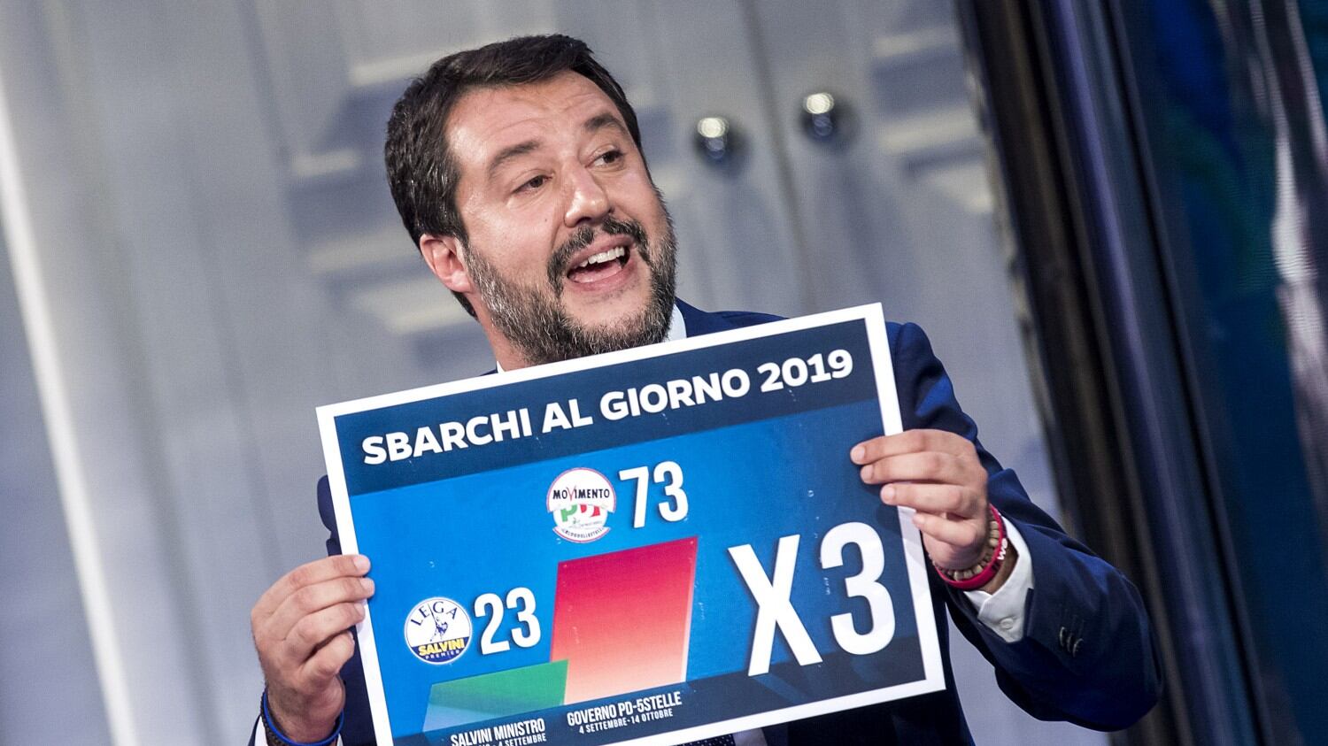 Salvini e Renzi da Vespa, è scontro sugli sbarchi: "Dimezzati con la Lega"