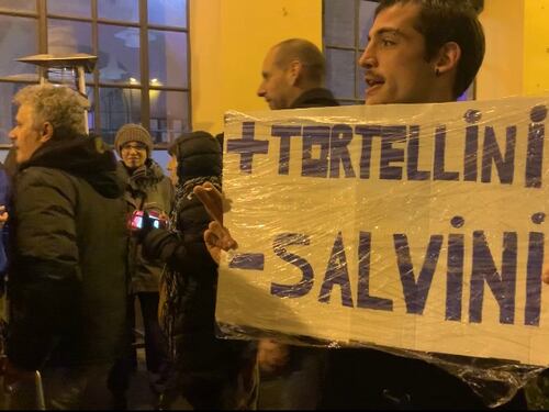Le sardine in piazza: "Vogliamo Salvini morto"