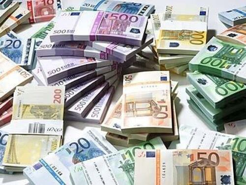 Sprechi, rotoloni di carta da 17 euro per la Difesa