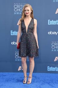 Critic Choice Awards 2016, dive senza reggiseno sul red carpet 20
