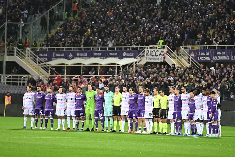 Fiorentina-Juventus abbracciati in campo