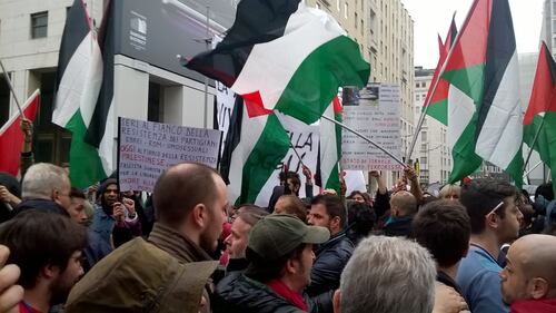 Tensioni al corteo di Milano 11