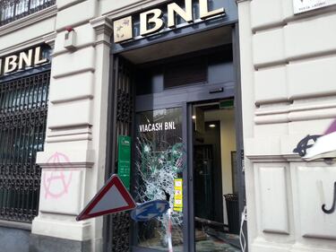 Milano devastata dai black bloc 2