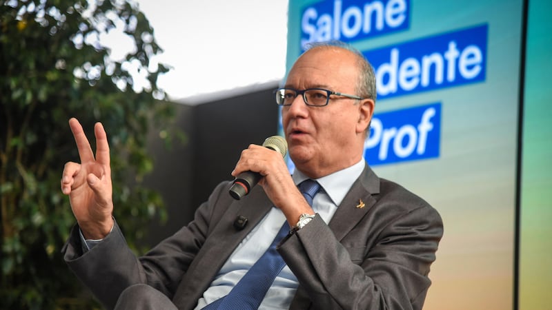 San Daniele bandito a scuola, scoppia la polemica. Valditara: “No alla rinuncia della nostra identità”
