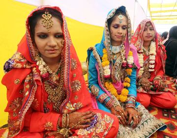 In novanta si sposano in un matrimonio di massa in India 5